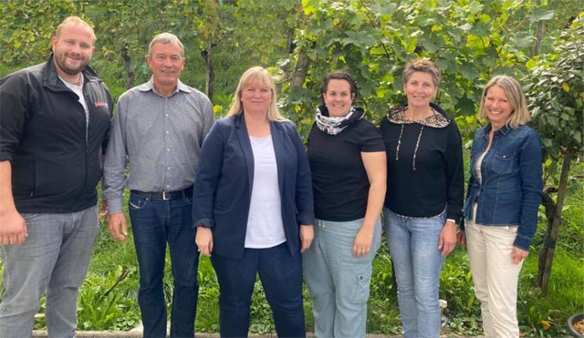 Der Vorstand des Vereins «Rüeblimärt Aarau» (von links): Marc Jaisli, Christoph Urech (Co-Präsidium), Ursula Keller (Co-Präsidium), Maria Kuhn, Susanne Klemenz, Sabine von Känel auf dem Bild fehlen: Danièle Turkier, Andres Brändli, Rudolf Käser). Foto: zVg
