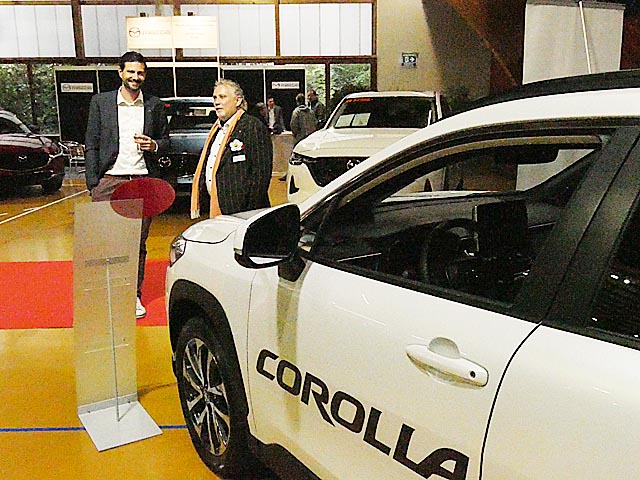 Bereits kurz nach der Eröffnung ergaben sich interessante Gespräche zwischen Händlern und Besuchern. Foto: Jörn Kerckhoff