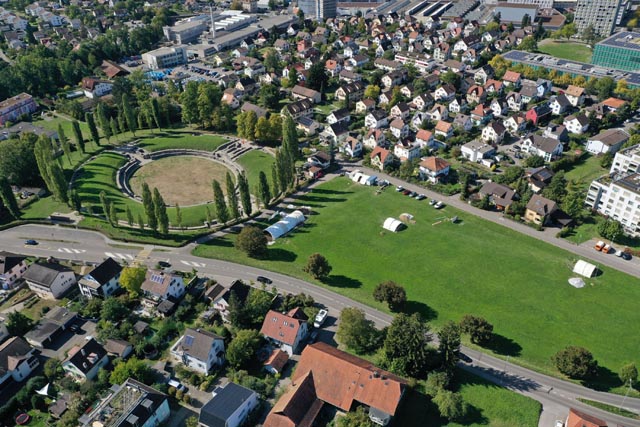 - Drohnenaufnahme während des Felskurses für Freiwillige. Foto: Kantonsarchäologie, © Kanton Aargau