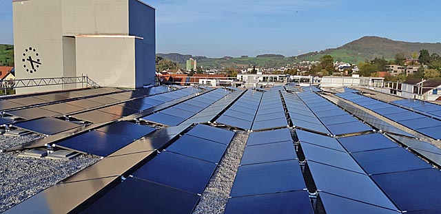 Die PV-Anlage auf dem Dache der katholischen Kirche in Gipf-Oberfrick. Foto: zVg