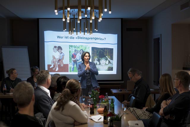 Tatjana Binggeli stellt ihre Kandidatur den Mitgliedern der SP Bezirk Rheinfelden vor. Foto: zVg