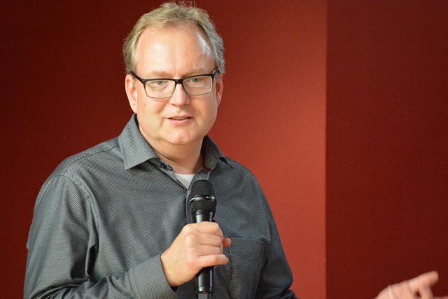 Pfarrer Thorsten Bunz, Gefängnisseelsorger der reformierten Landeskirche Aargau, sprach in Zuzgen über seine herausfordernde Arbeit. Foto: Fritz Imhof