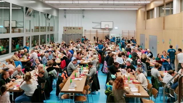 Voll war es in der Turnhalle zum Spaghettiessen.  Foto: zVg