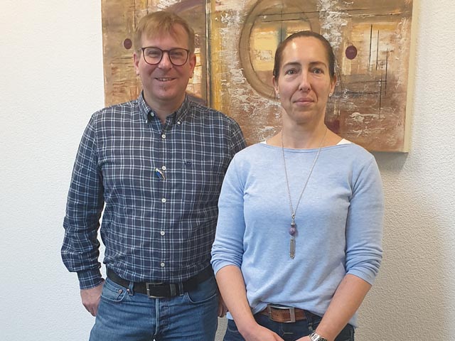Gemeindepräsident Christian Kramer mit der neuen Gemeinderätin Beatrice Wochele Bindschädler. Foto: zVg