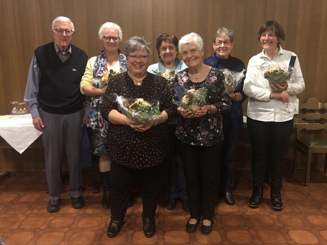 Geehrt: hinten: Anton Schwarz, Ingrid Keller, Anita Rovelli, Trudy Frei, Gertrud Schwarb; vorne: Helene Schwarb, Marlen Rohrer; es fehlt Michael Küpfer. Foto: zVg