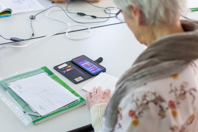 Wie wäre es mit einem Smartphonekurs? Foto: Fabio Baranzini