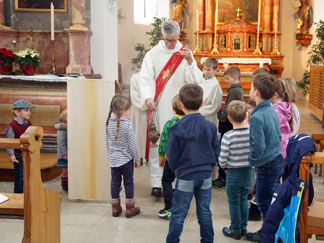Vorbereiten des Weihrauchs. Foto: zVg