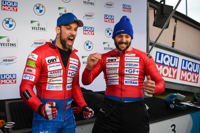 Nach Platz 2 beim Weltcup in Winterberg konnten Pilot Michael Vogt (rechts) und Anschieber Sandro Michel über ihr bestes Saisonergebnis im Zweierbob jubeln.  Foto: zVg 