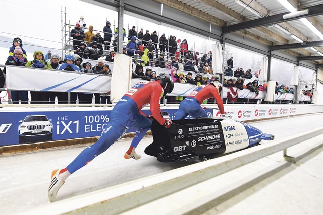 Mit ganzer Kraft Richtung Silbermedaille im Zweierbob: Pilot Michi Vogt und Anschieber Sandro Michel. Foto: zVg