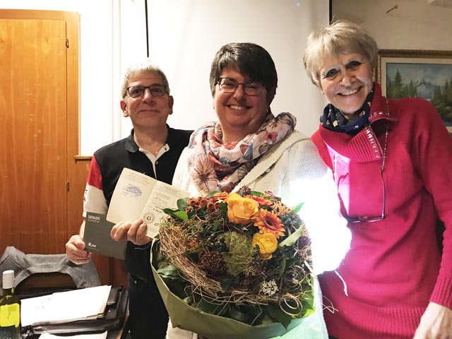 Stephan Leimgruber, Karin Boog (neues Ehrenmitglied) und Evelyne Ingold. Foto: zVg