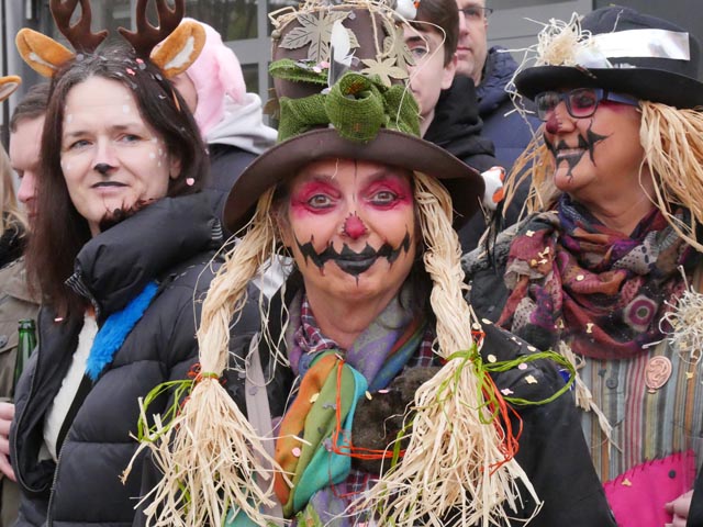 In Rheinfelden startete der Umzug diesmal auf deutscher Seite. Foto: Jörn Kerckhoff