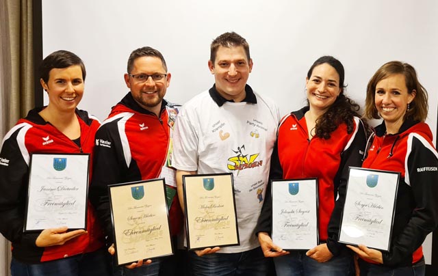 Die Geehrten (v.l.): Janine Dietwiler, Simon Hürbin, Micha Binkert, Jolanda Siegrist und Sonja Hürbin. Foto: zVg