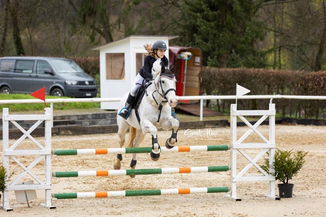 Die Zweifachsiegerin am Samstag über 90 und 95 cm: Mikaela Neglen mit Cormena. Foto: zVg
