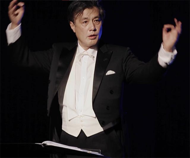 Dirigent Akira Tachikawa in seinem Element. Foto: zVg