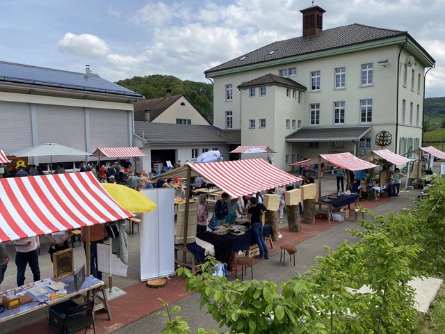 Interessierte konnten sich an den verschiedenen Ständen über Naturschutz und Nachhaltigkeit informieren. Foto: zVg