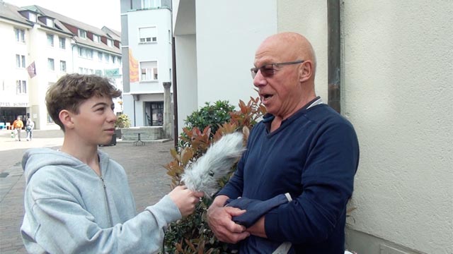 Konfirmanden führten Strasseninterviews durch. Foto: zVg