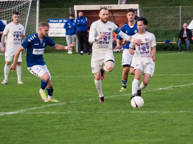 Der FC Eiken hielt dem Druck des Verfolgers aus Frenkendorf stand und holte auf fremdem Kunstrasen einen Punkt. Foto: zV