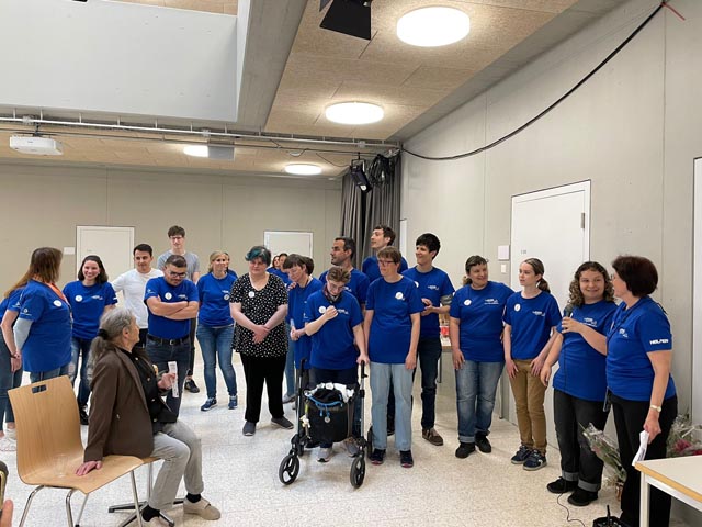 Die KünstlerInnen freuten sich über die vielen Besucher. Foto: zVg