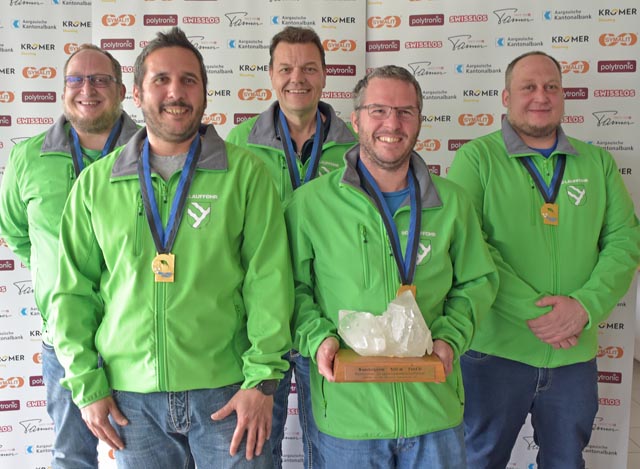 Sieger im Feld D mit dem Sturmgewehr 57/03: SG Lauffohr mit (von links) Walter Schumacher, René Chopard, Michael Hossle, Thomas Chopard und Hans Schumacher. Foto: wr