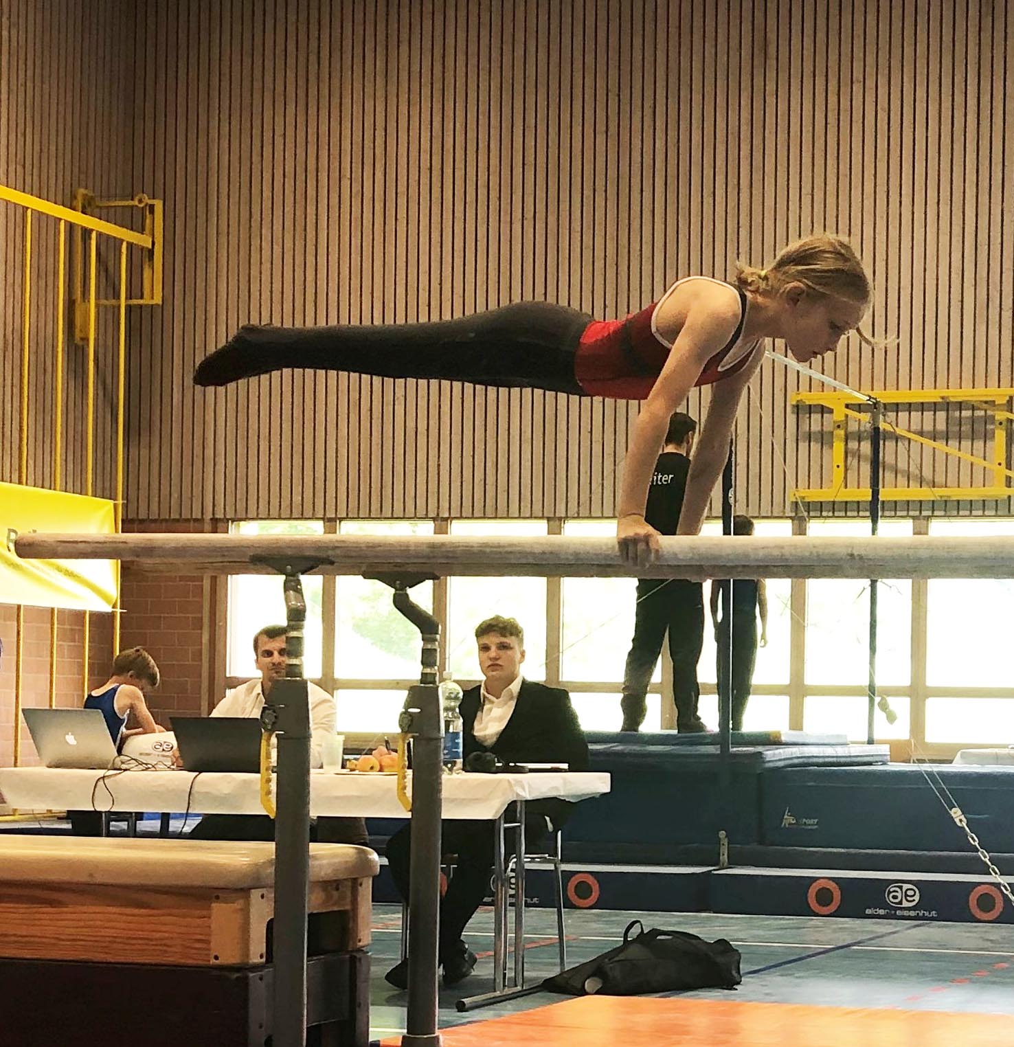 Oscar Huber am Barren Foto: zVg