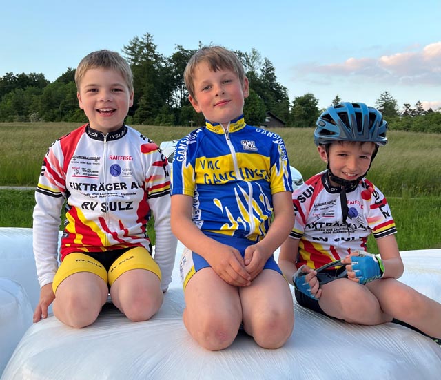 Siegerpodest der Jungradler: Leandro Flückiger (Mitte) vor Theo Hellriegel (rechts) und Henrik Held (Links). Foto: zVg