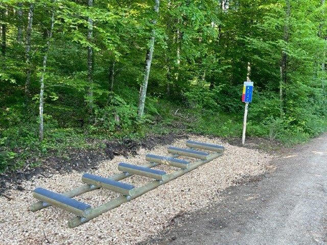 Auf 2,9 Kilometern warten verschiedene Stationen auf die Besucher des Vitaparcours.Foto: zVg