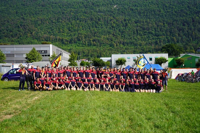 Gruppenfoto TV &amp; DTV Wölflinswil beim Turnfest Pieterlen. Foto: zVg