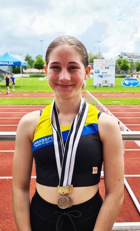 Die strahlende Medaillengewinnerin Alena Hofer. Foto: Bettina Rebmann