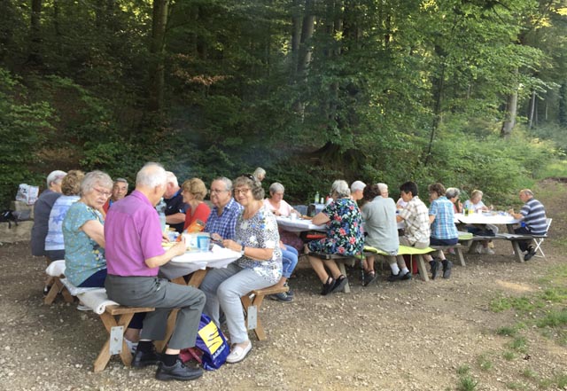 Grillabend des Vereins MitenandFürenand Zeiningen. Foto: zVg