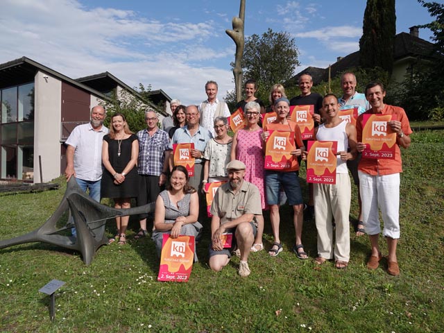 Kunstverliebte Kreative freuen sich auf die Kulturnacht in Laufenburg; rechts OK-Präsident Roland Kaufmann. Foto: sch