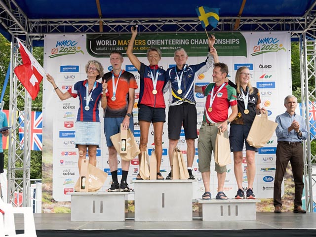 Priska Gautschi vom OLK Fricktal freut sich als Zweite auf der Langdistanz (links). Foto: zVg