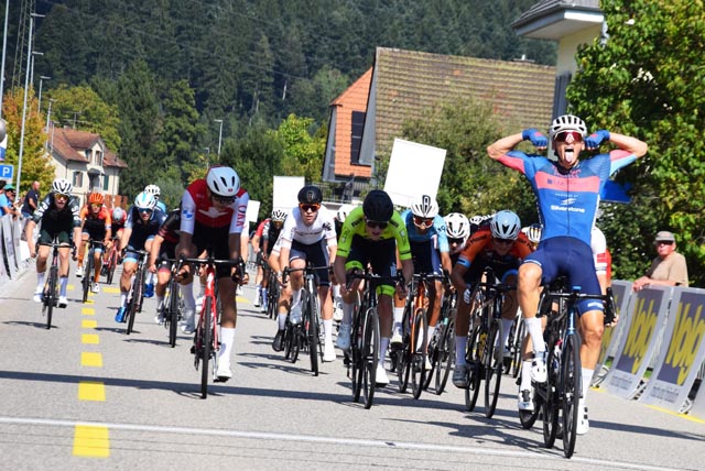  Klarer Sieger im Spurt des Feldes wurde der Brite Jed Smithson. Foto: Markus Schenk