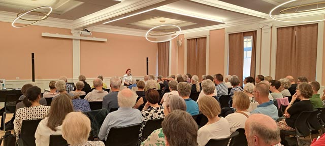 Sarah Straub nahm sich dem Thema Demenz auf fachliche sowie auf musikalische Art an. Foto: zVg