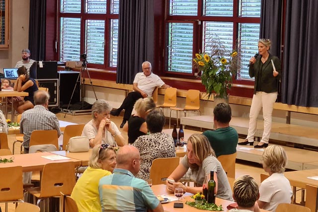 Ansprache von Caroline Binder-Meury. Foto: Jo Peeters