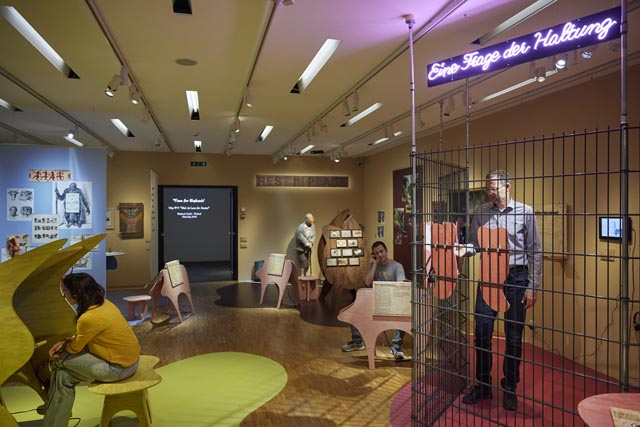 Die Sonderausstellung «ICH TIER WIR» im Museum Naturama lädt dazu ein, die eigene Haltung zu Tieren zu reflektieren. © Naturama Aargau