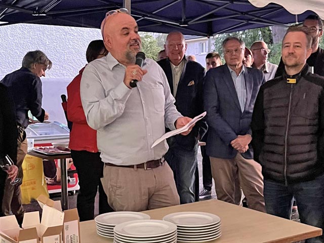 Nach der humorvollen Ansprache des TRIAS-Partners Daniel Ordás, der seit Jahren auch die Republik Paraguay als Honorarkonsul in der Deutschschweiz vertritt, gab es auch Gelegenheit zu besinnlichen, geschäftlichen und politischen Gesprächen, auch wenn an diesem Anlass die Geselligkeit im Vordergrund stand. Foto: zVg