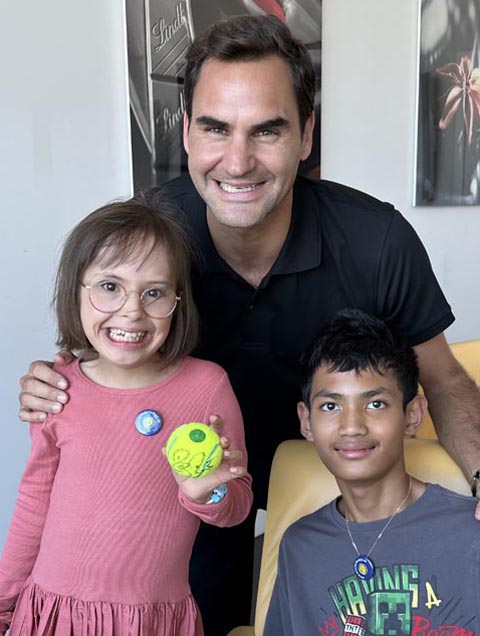 Pamina und Joel lernten Roger Federer persönlich kennen. Foto: zVg