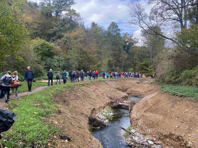 Grosses Interesse an einem tollen Naturschutzprojekt. Foto: M. Thüer, NVR