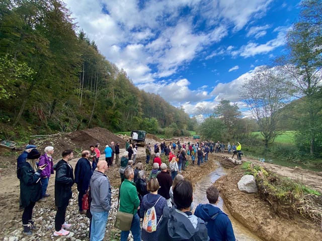 Grosses Interesse an einem tollen Naturschutzprojekt. Foto: M. Thüer, NVR