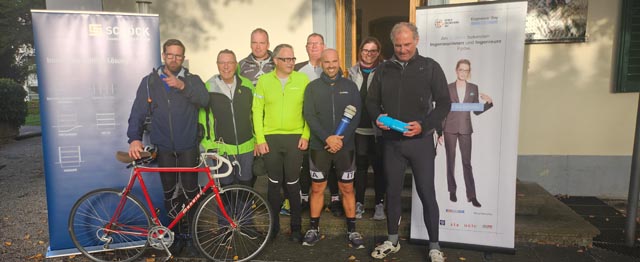 Gruppenbild flankiert von Staffelläufer Etienne Michel, CEO Schöck Bauteile AG (links), und Daniel Löhr, Mitbegründer Engineers‘ Day (rechts). Foto: zVg