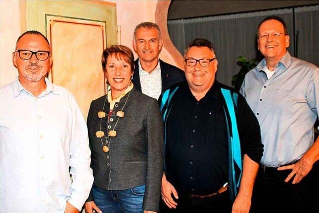 Bild (von links): Markus Wicki, Fasnachtzunft Ryburg, Christine Trautwein-Domschat, Bürgermeisterin Schwörstadt, Jürgen Zwygart, Narrenzunft Schwörstadt, Michael Sutter, Narrenzunft Öflingen, und Martin Klein, Narrenzunft Karsau. Foto: zVg