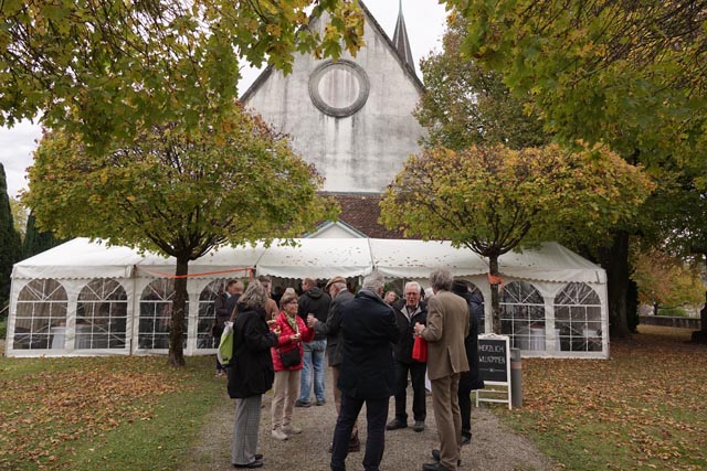 Ein Zelt zum Jubiläum vor der christkatholischen Kirche St. Leodegar in Möhlin. Foto: Peter Schütz