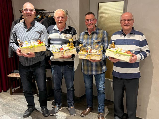 Sieger 300 m: Hanspeter Schraner (5. Rang), Geri Ehresheim (2. Rang), Toni Weiss (Sieger) und René Herrmann (4. Rang). Foto: zVg