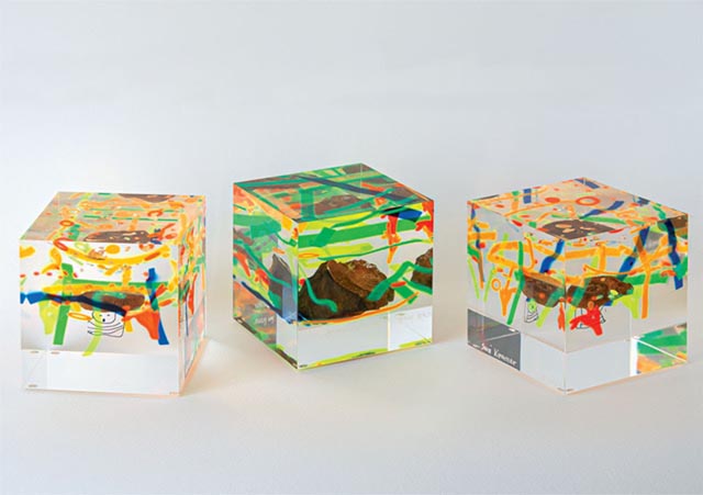 Werke von Susi Kramer in Acrylglas. Fotos: zVg