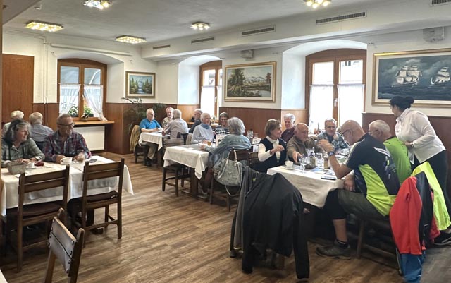 Abschluss-Essen und Erfahrungsaustausch. Foto: A. Bisig