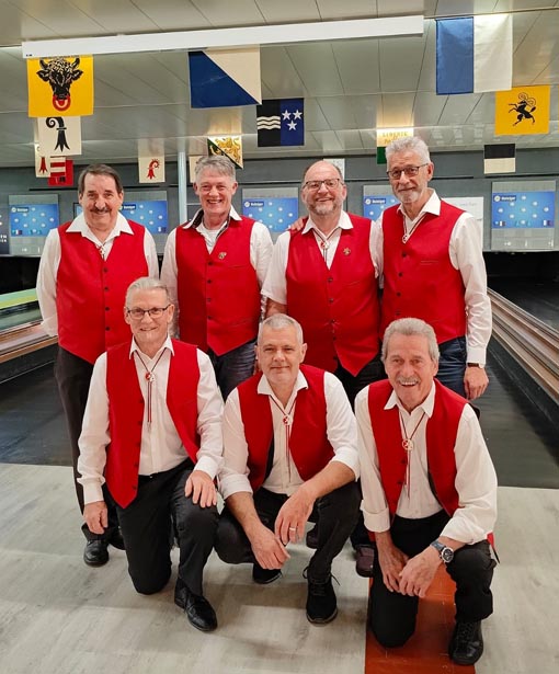 Bronzegewinner Rot-Weiss 1: hinten von links: Ueli Reber, Mario Aenishänslin, Stefan Kocsis, Hans-Rudolf Kiener; kniend: Nik Wendelspiess, Rolf Herzog, Bruno Bordignon. Foto: zVg