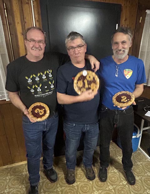 Die Glückstichsieger Ignaz Welte (Mitte), Walter Frey (rechts) und Beat Heiniger. Foto: zVg
