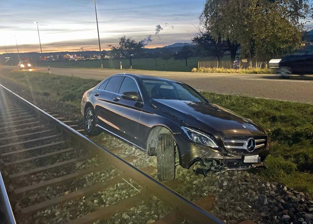 Im Schotterbett gelandet. Foto: Polizei Aargau 