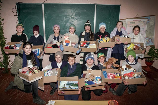Mit einem Weihnachtspäckli Hoffnung schenken. Foto: zVg