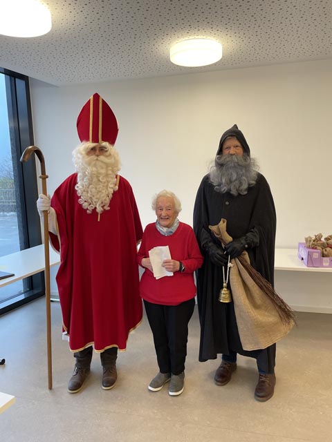 Silvia Pfaff trug dem Samichlaus ihr Gedicht vor. Foto: zVg